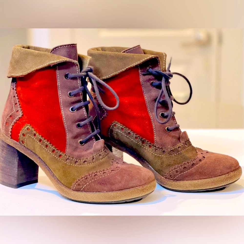 ❤️ Khrio❤️ Vintage-Retro-European Suede Shoes Size 39 (8) Made in Italy.